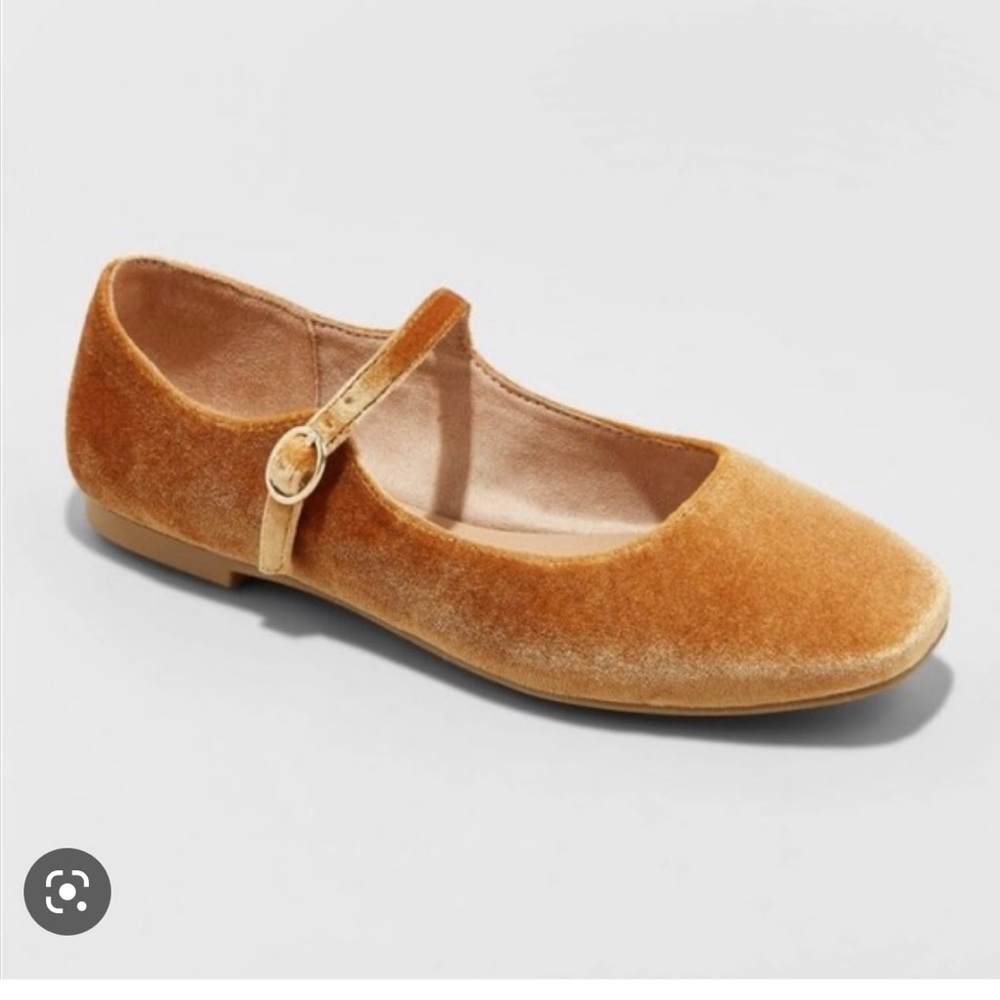 Universal thread velvet gold Mary Jane flats